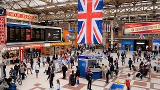 A Walk Through The London Victoria Station London England [upl. by Plumbo]